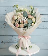 Букет цветов из:  Розы и Лизиантусы в Егорлыкской