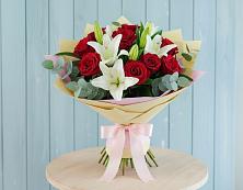 Букет цветов из:  Лилии и Розы в Егорлыкской