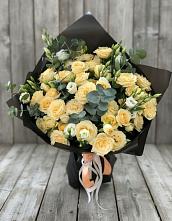 Букет цветов из:  Розы и Лизиантусы в Егорлыкской