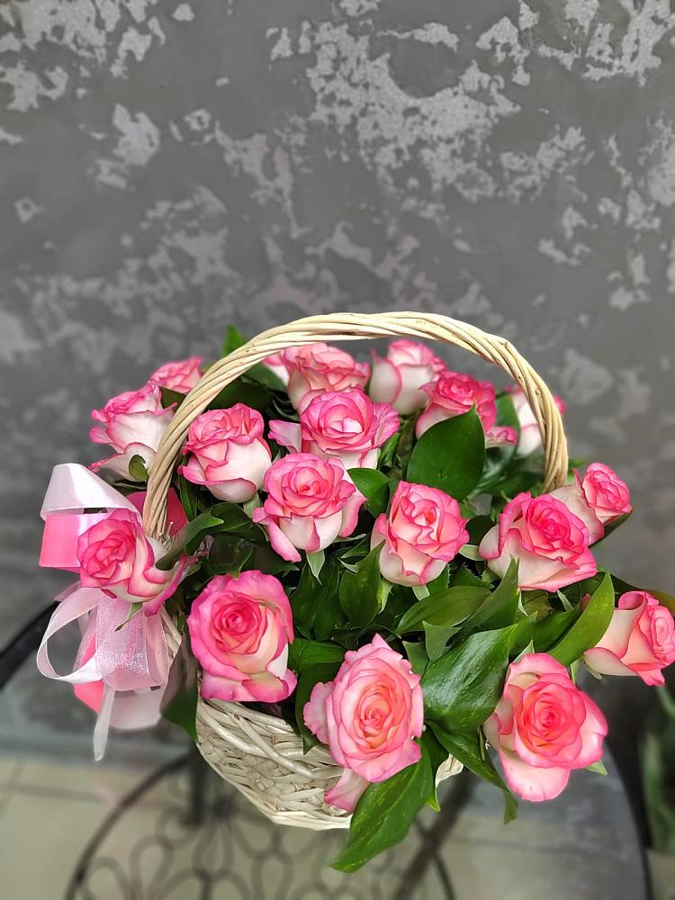 Цветочная композиция из Розы в корзине в Егорлыкской