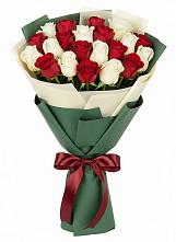 Букет Микс из красных и белых роз в Егорлыкской