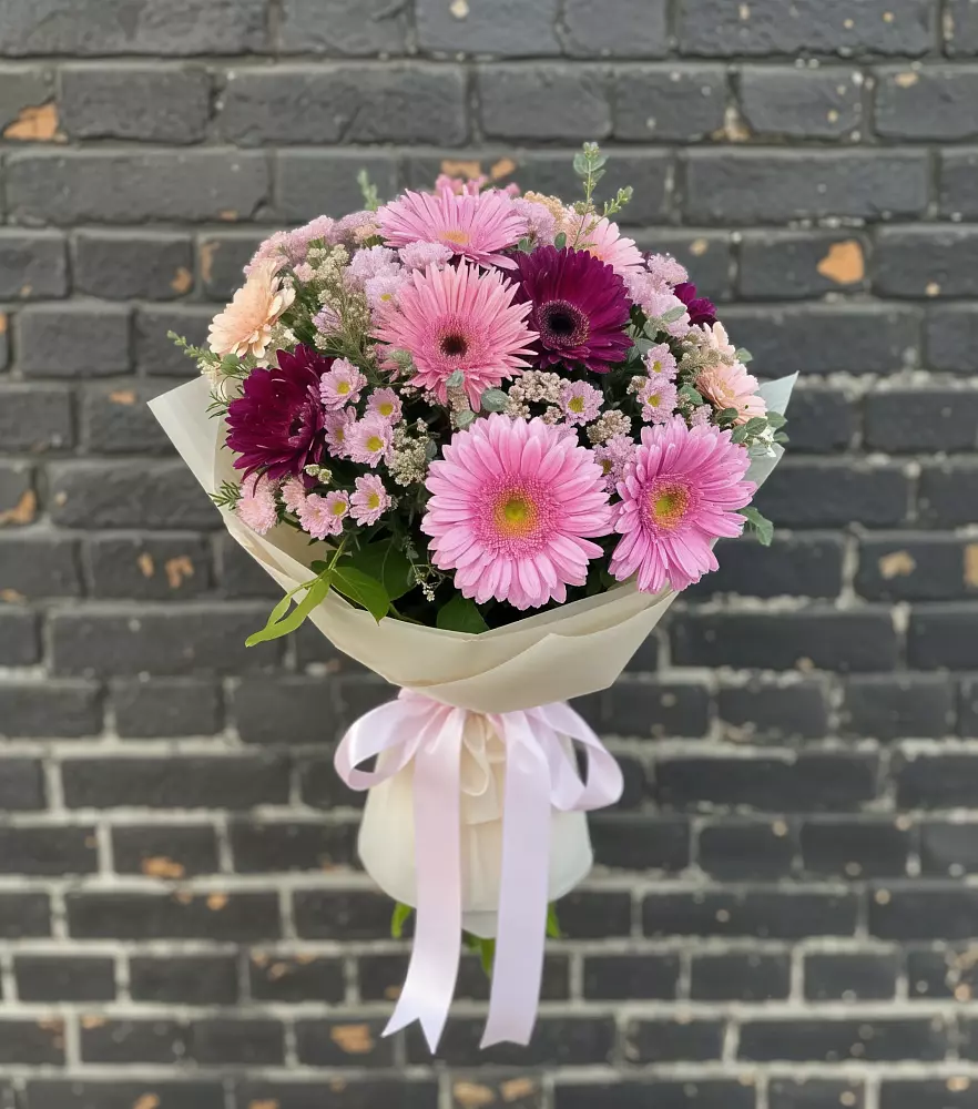 Букет цветов из: Герберы и Хризантемы в Егорлыкской