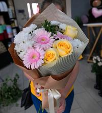 Букет цветов из:  Герберы, Розы и Хризантемы в Егорлыкской