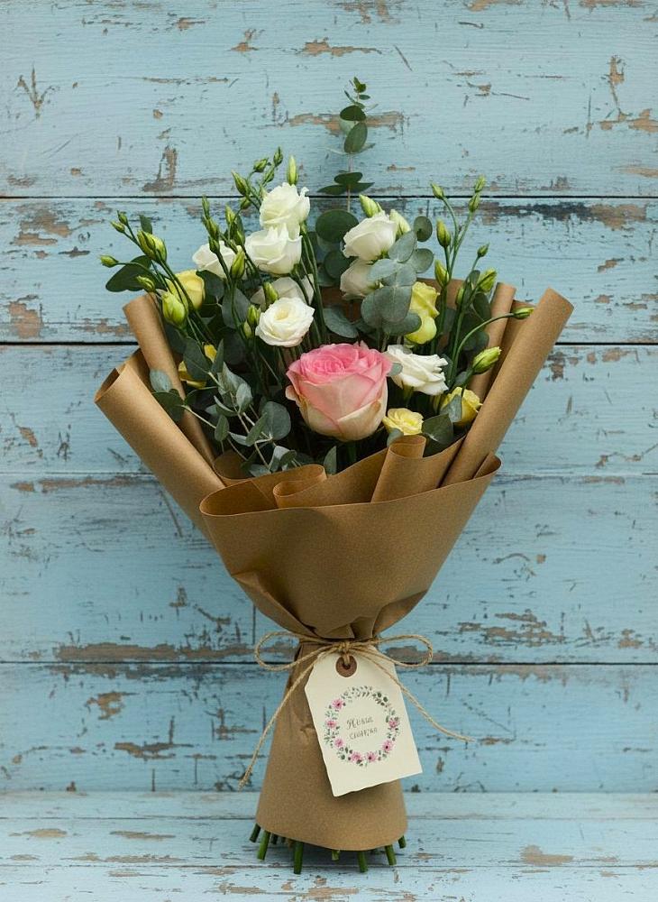 Букет цветов из: Розы и Лизиантусы в Егорлыкской