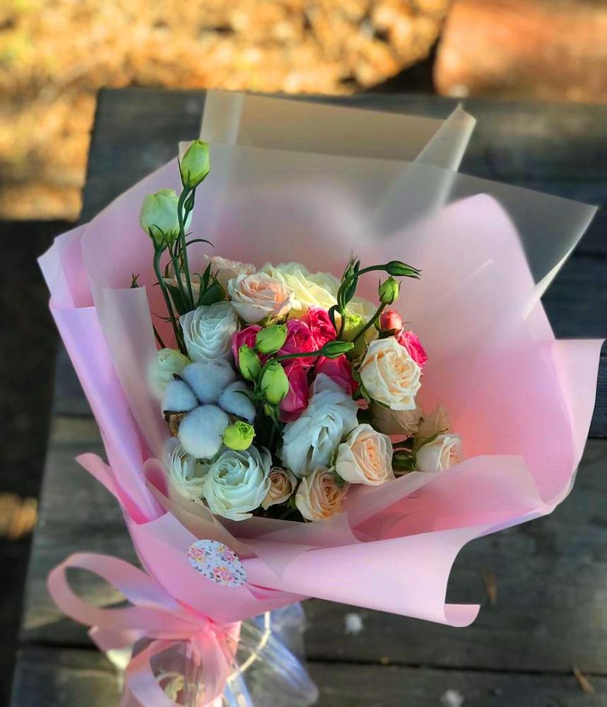 Букет цветов из: Розы и Лизиантусы в Егорлыкской