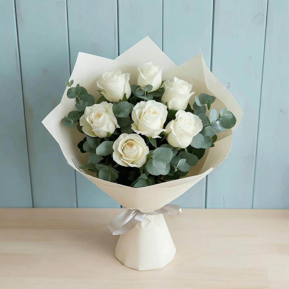 Букет Белые розы в Эвкалипте в Егорлыкской