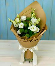 Букет цветов из:  Хризантемы и Лизиантусы в Егорлыкской