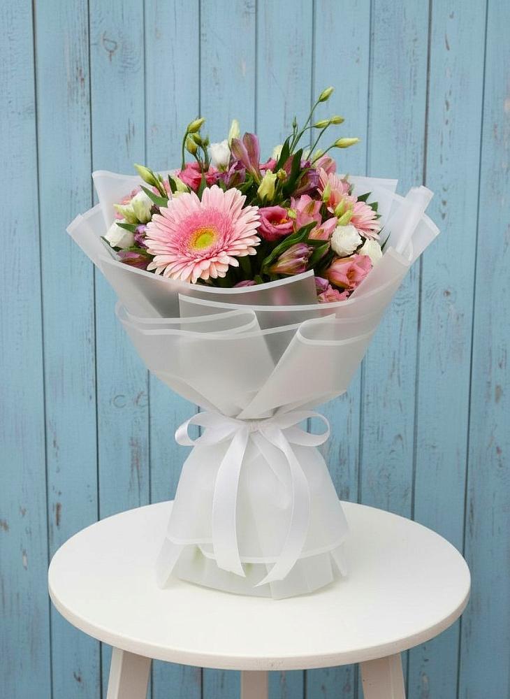 Букет цветов из: Герберы, Альстромерии и Лизиантусы в Егорлыкской