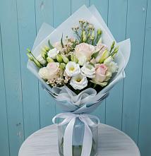 Букет цветов из:  Розы и Лизиантусы в Егорлыкской