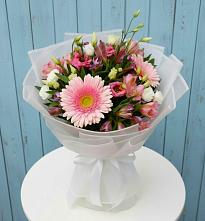Букет цветов из:  Герберы, Альстромерии и Лизиантусы в Егорлыкской