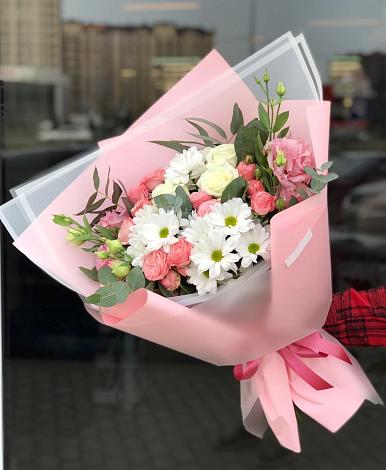 Букет цветов из: Розы, Лизиантусы и Хризантемы в Егорлыкской