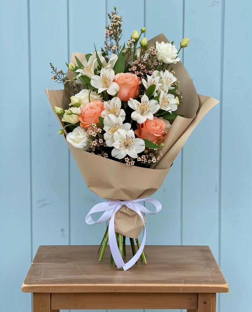 Букет цветов из: Альстромерии, Лизиантусы, Розы и Хризантемы в Егорлыкской