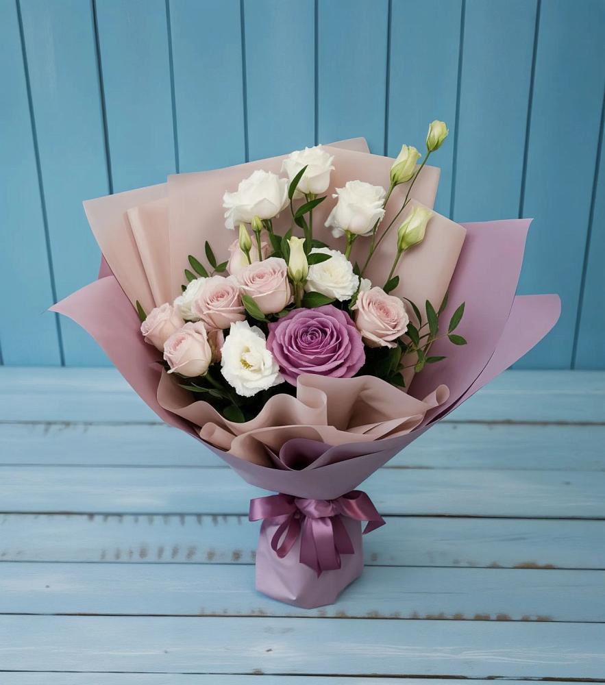 Букет цветов из: Розы и Лизиантусы в Егорлыкской